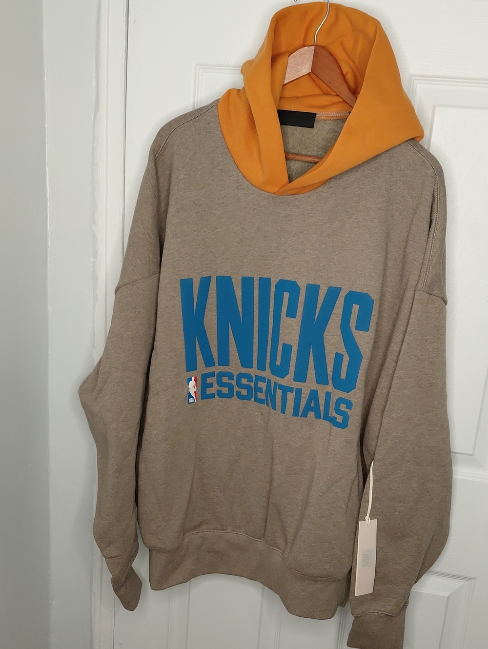 Knicks Essentials Pullover Hoodie with Contrast Hood
